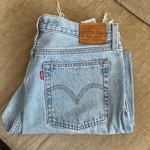 Levi’s wedgies straight